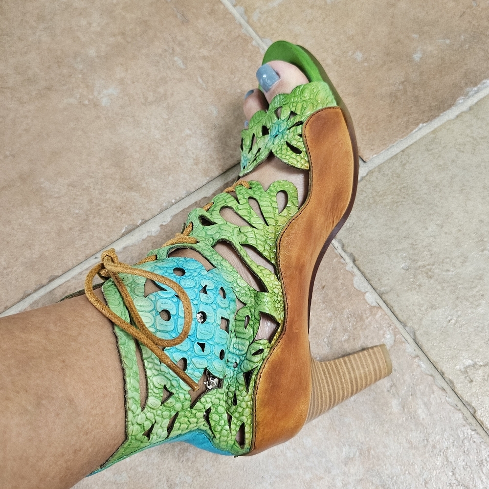 Green L'Artiste Spring Step Shoes